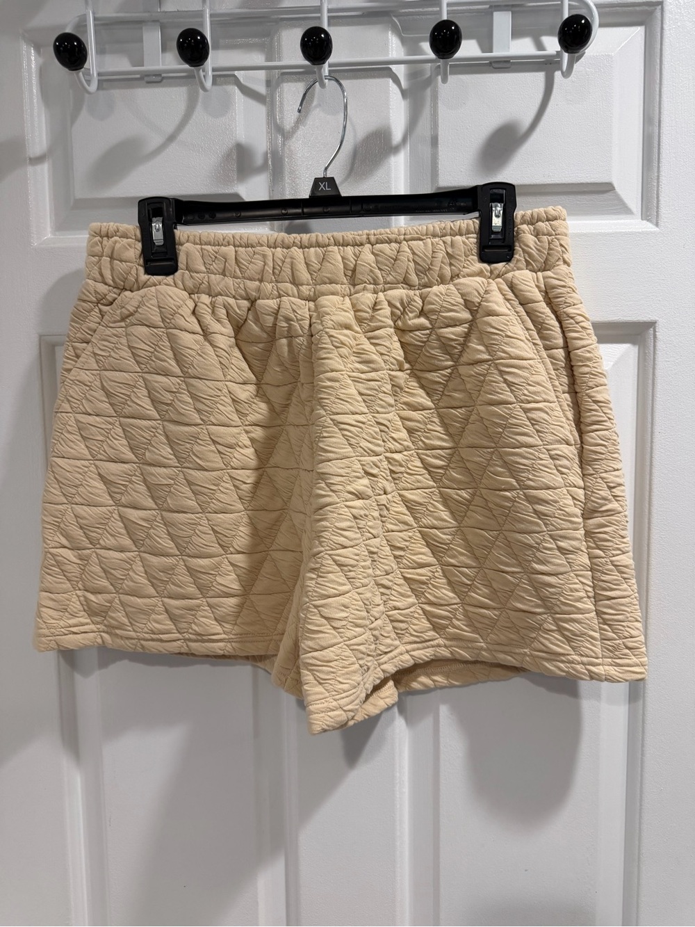 See and Be Seen Quilted High-Waist Women’s Shorts in Beige Sz L